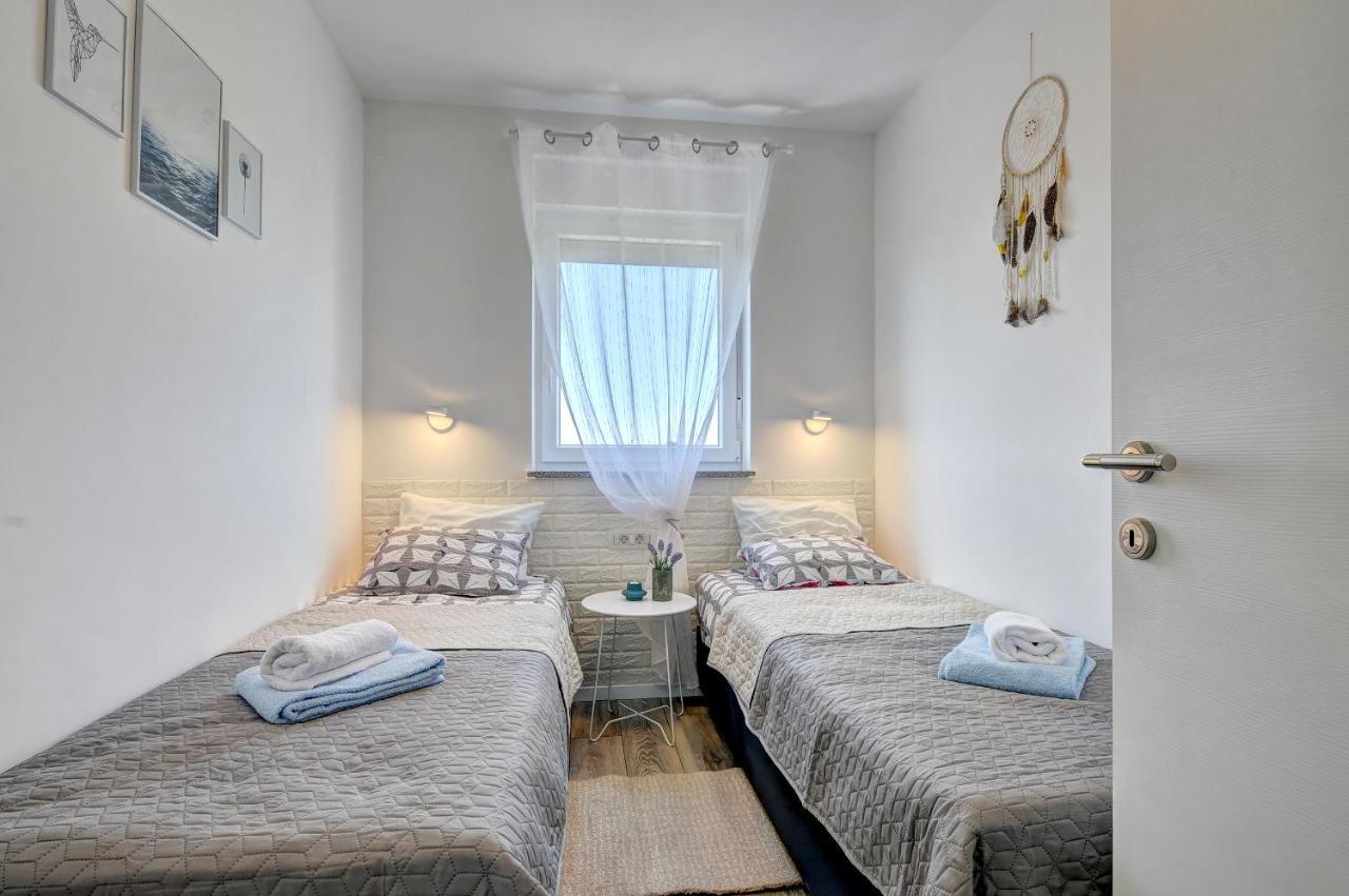 Apartment Log In Štinjan Екстериор снимка
