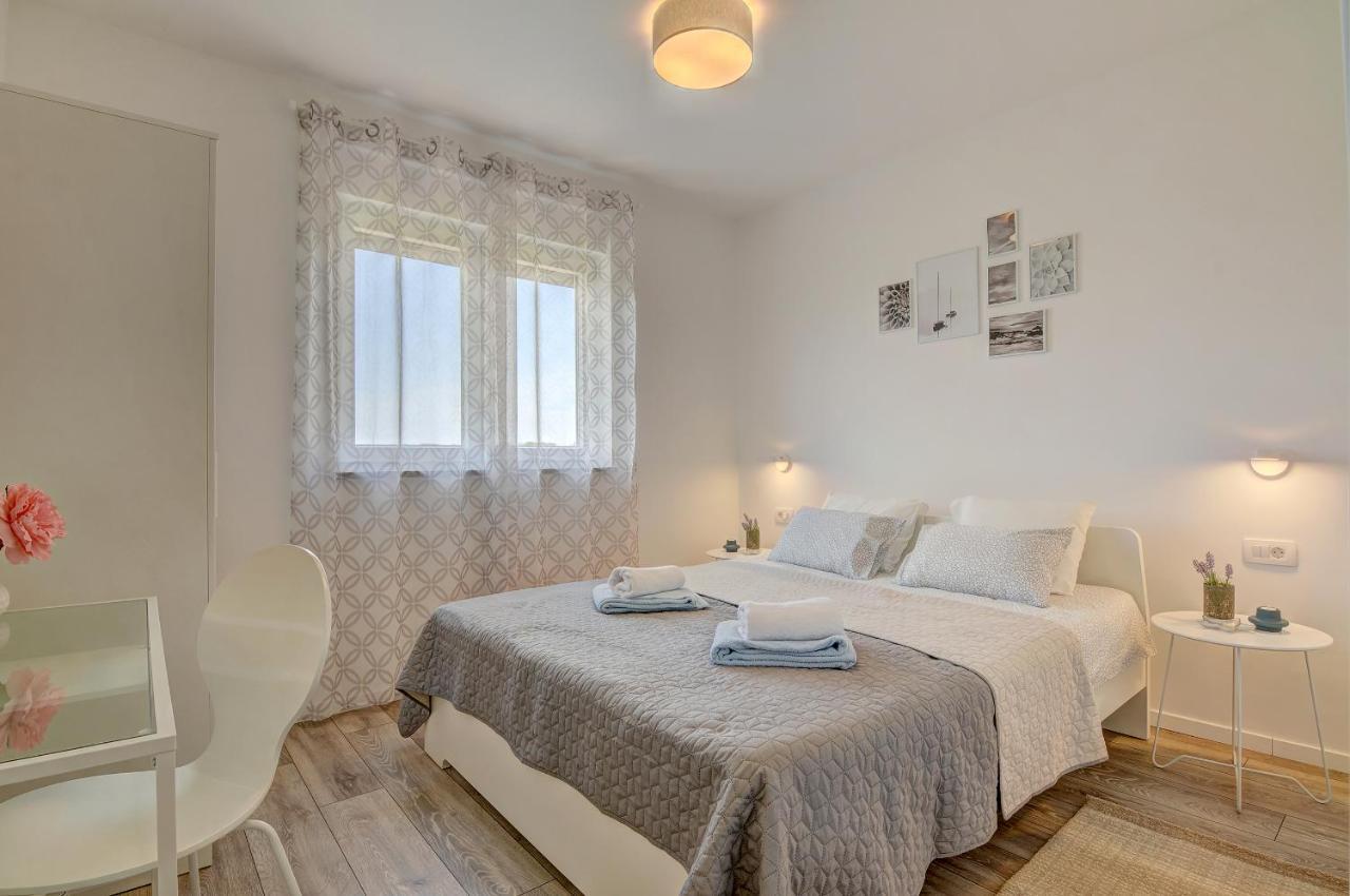 Apartment Log In Štinjan Екстериор снимка
