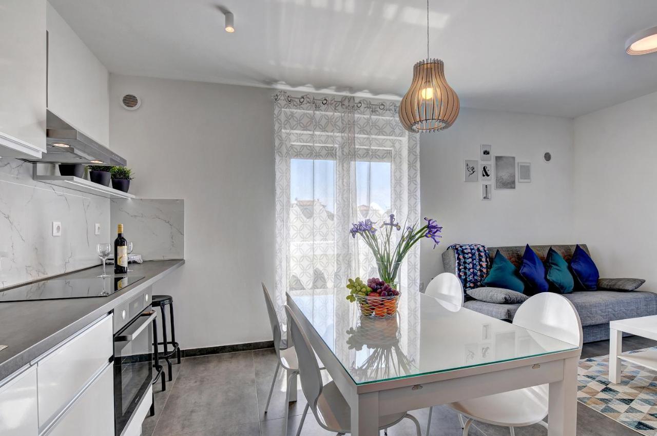 Apartment Log In Štinjan Екстериор снимка