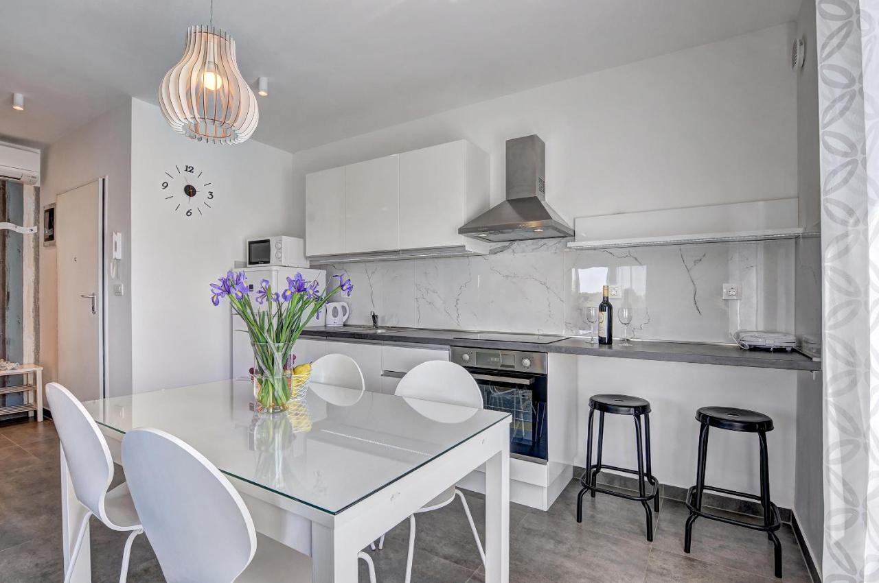 Apartment Log In Štinjan Екстериор снимка